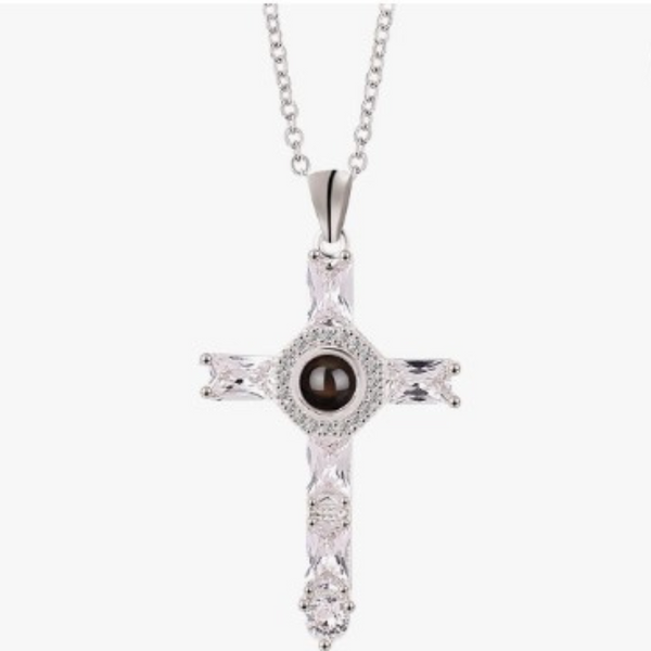 Necklace with cross pendant - Delicate and fancy design